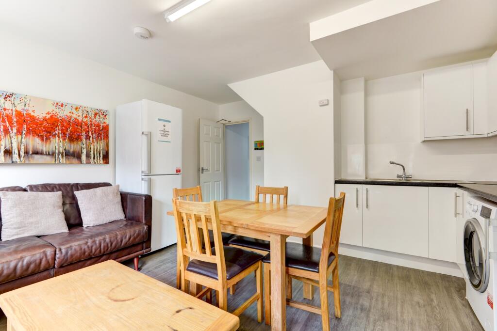 2 Bristol Gardens Dining Area