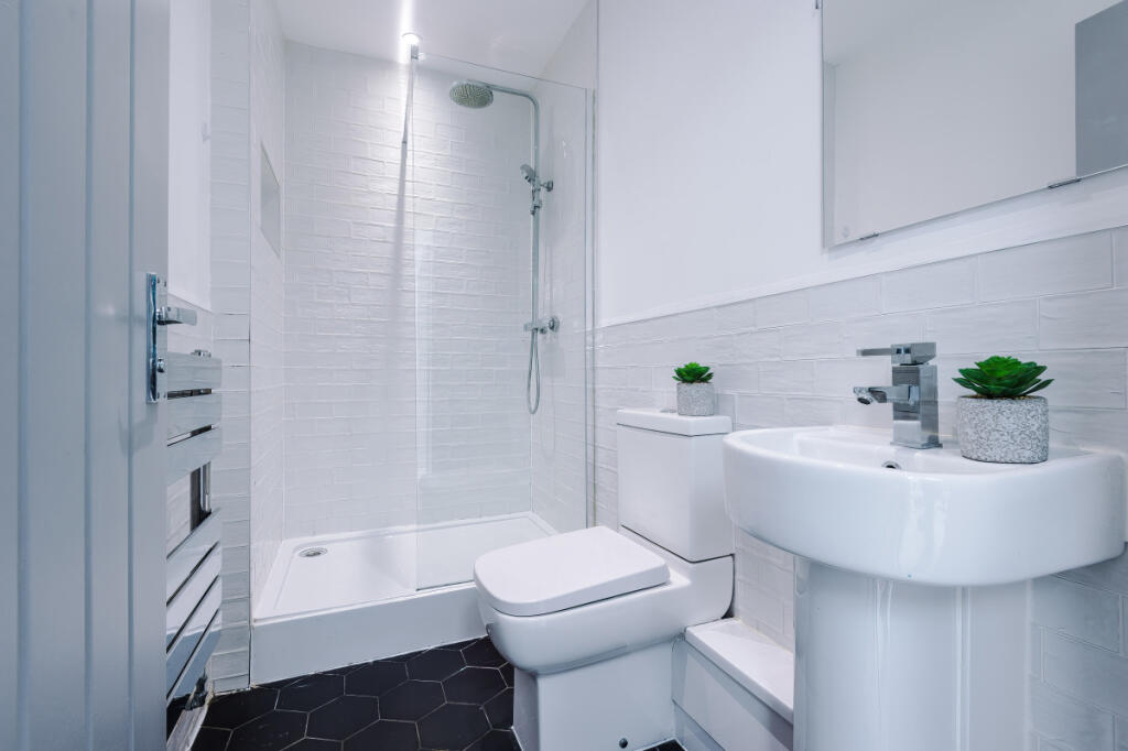 67 Woodcroft Road Bathroom 2