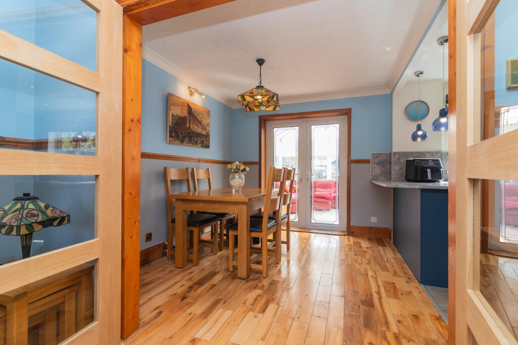 39 fischer gardens  Paisley  Pa1 2st L-26