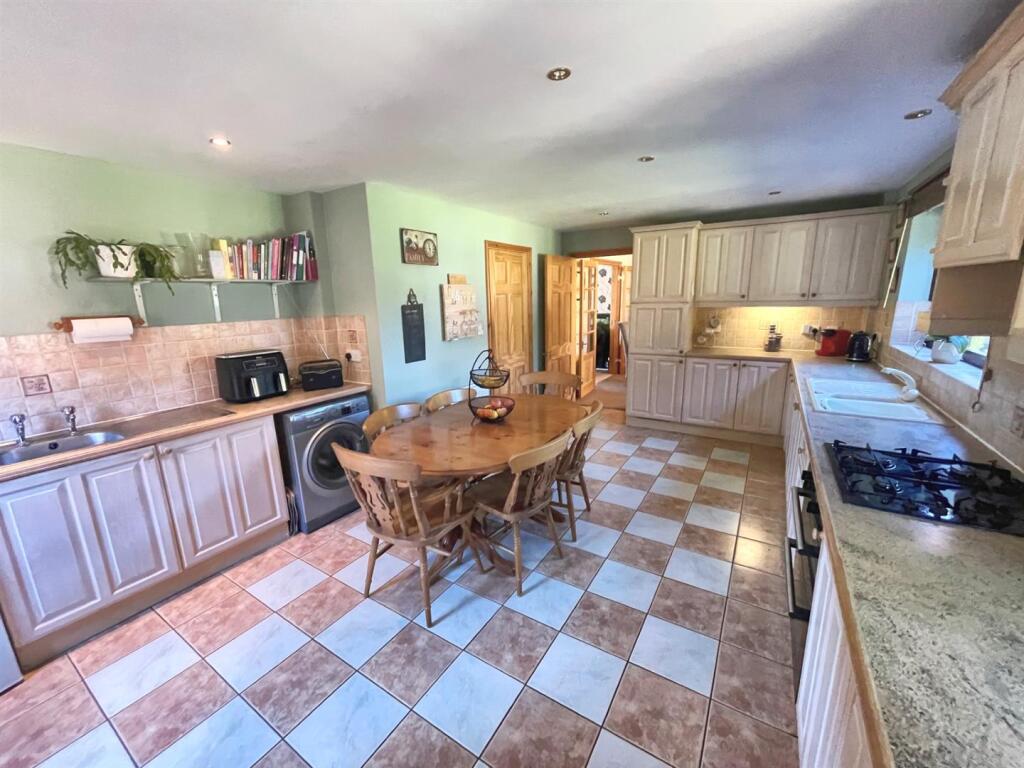 Kitchen/Breakfast Room