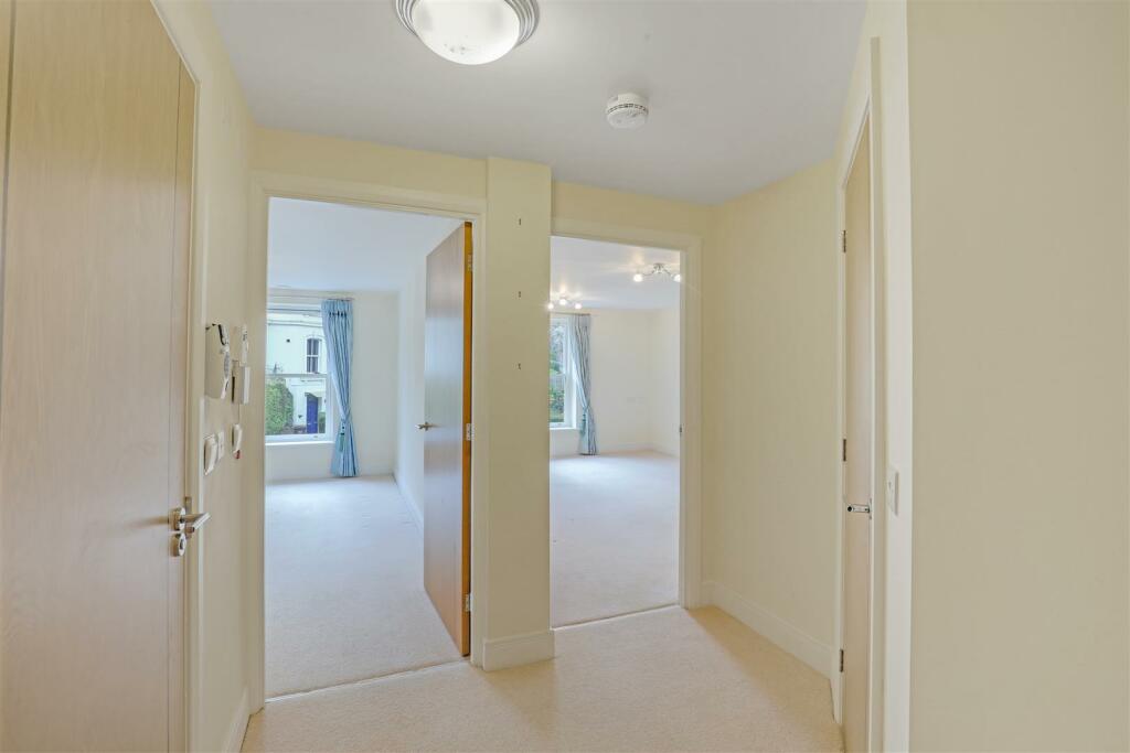 13-e494CT_MCS_Flat 46 Cartwright Court_49.jpg