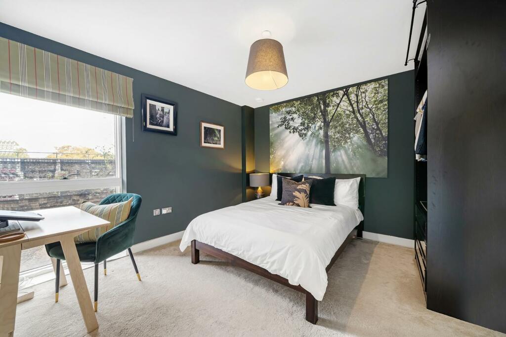 Bedroom (1).JPG