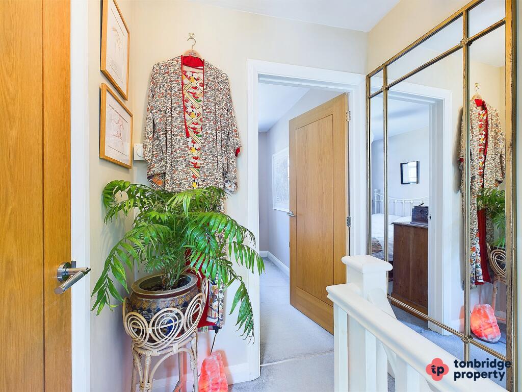 Giraffe Landing Branded 044