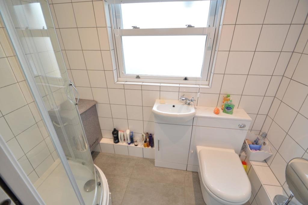 Stone's Throw Annexe en-suite shower.JPG