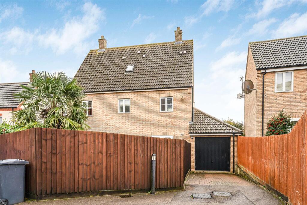 105 Farnborough Drive