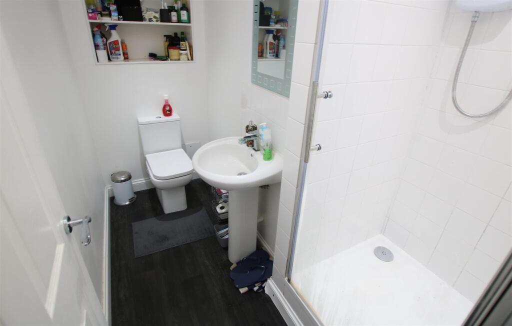 Ensuite.JPG