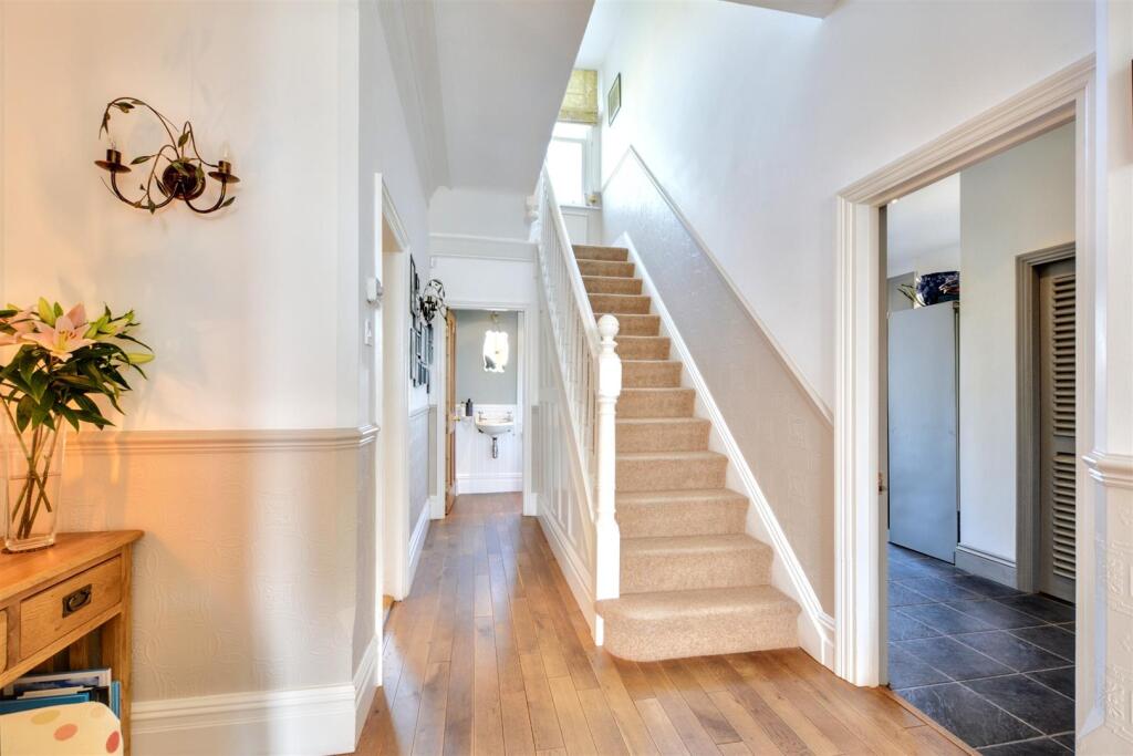 Entrance Hall_3.jpeg