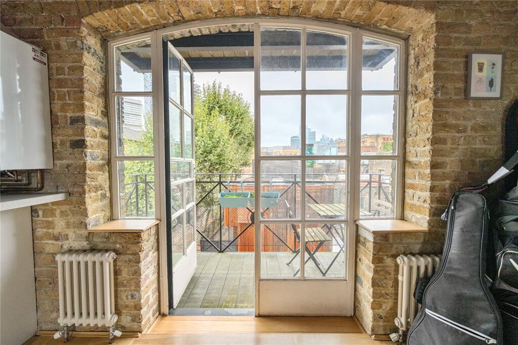 Reception/Balcony