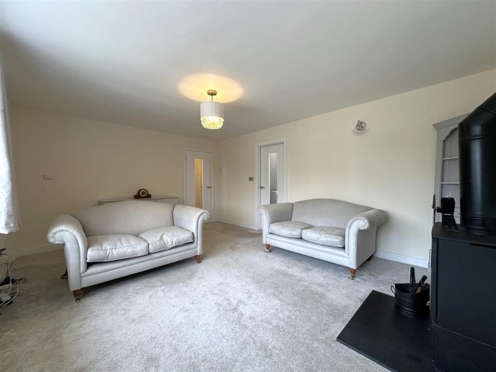 Large Living Space 492