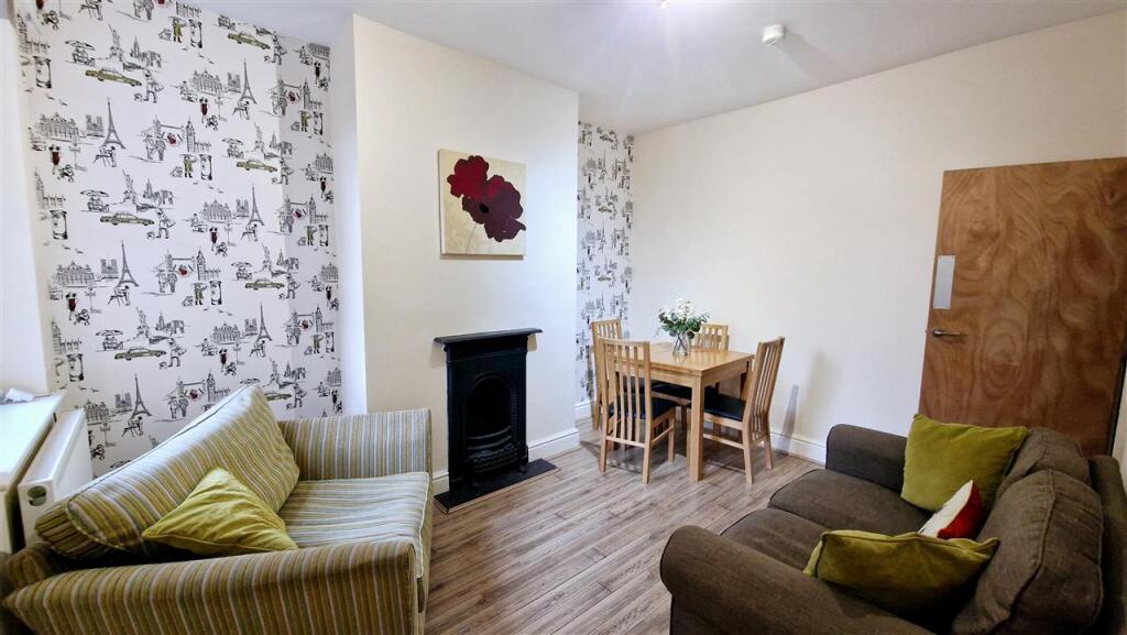 Lounge / Dining Room