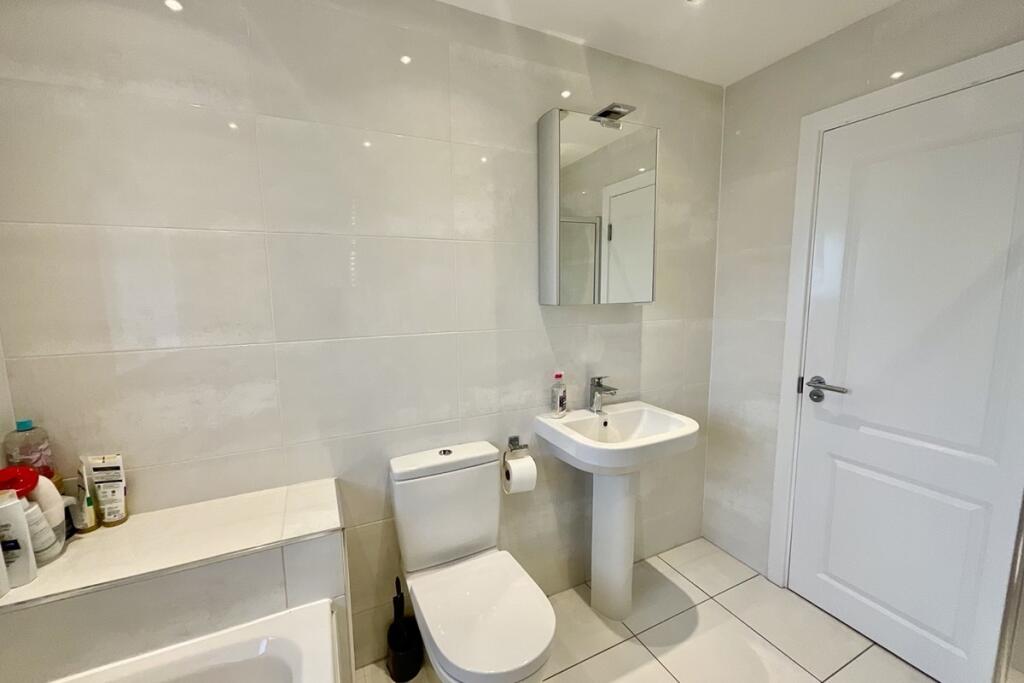 Family Bathroom 
