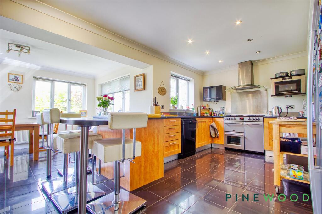 KITCHEN / BREAKFAST ROOM