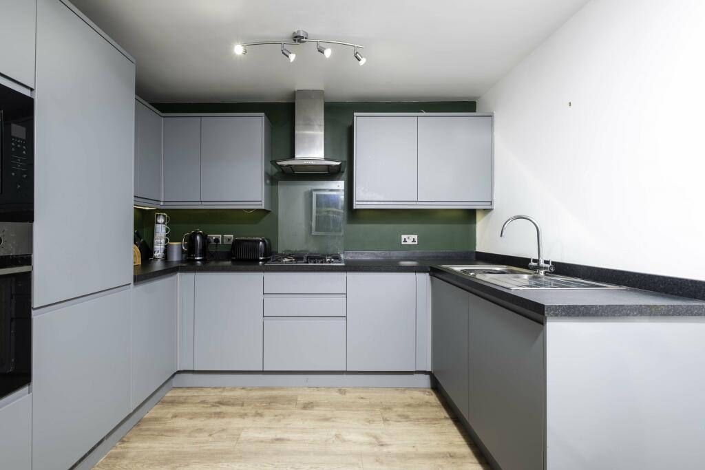 31 Woodlands Gardens