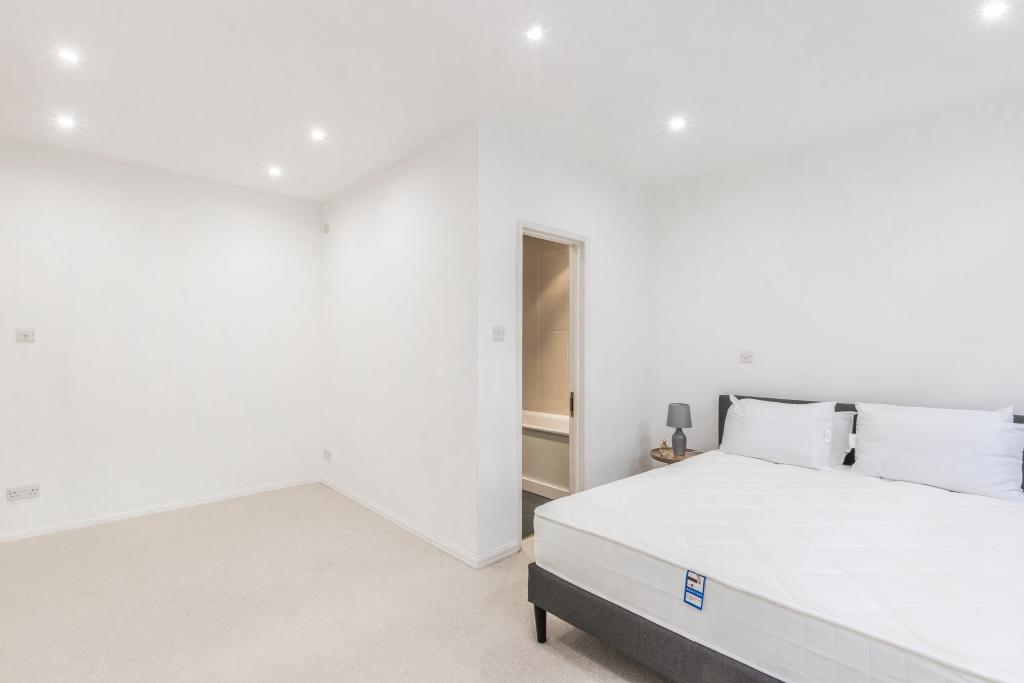Montagu Square 33B, 