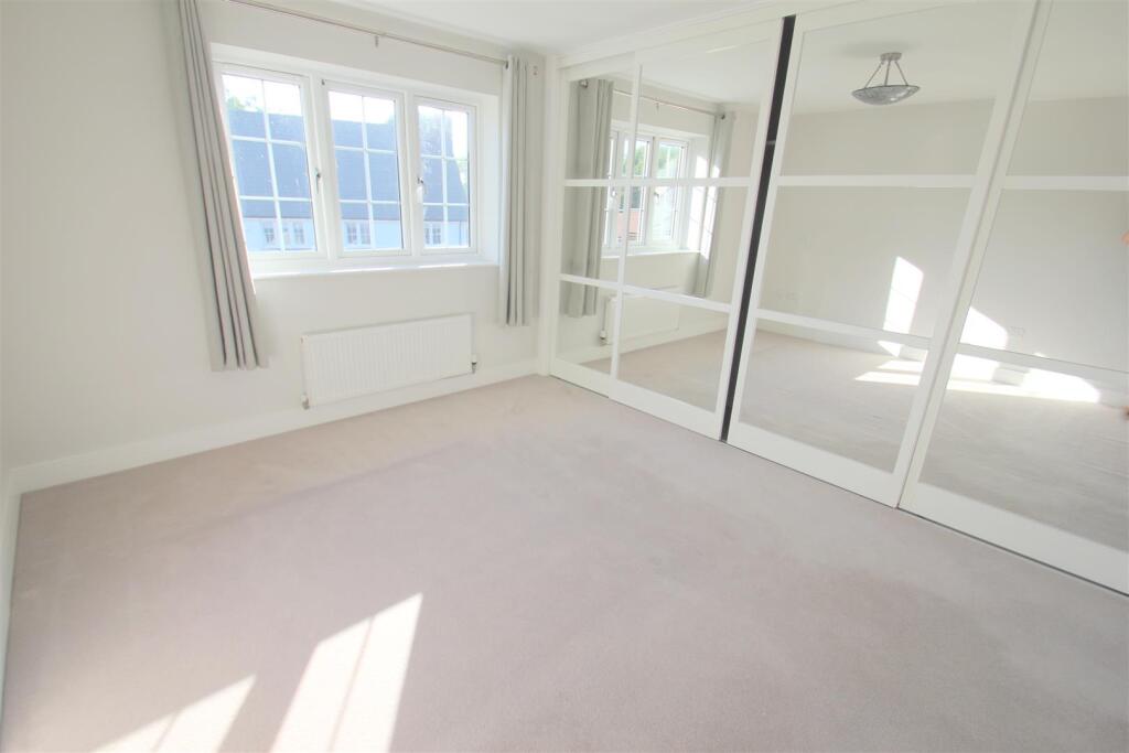 Master Bedroom (17).JPG