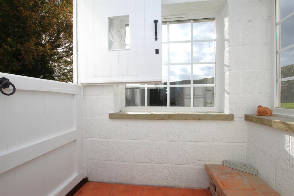 Enqtrance Porch.JPG