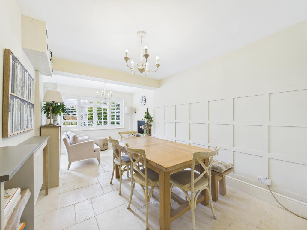 CAM01354G0-PR0600-STILL022