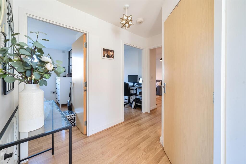 25 Alchester Court, Towcester (11).jpg