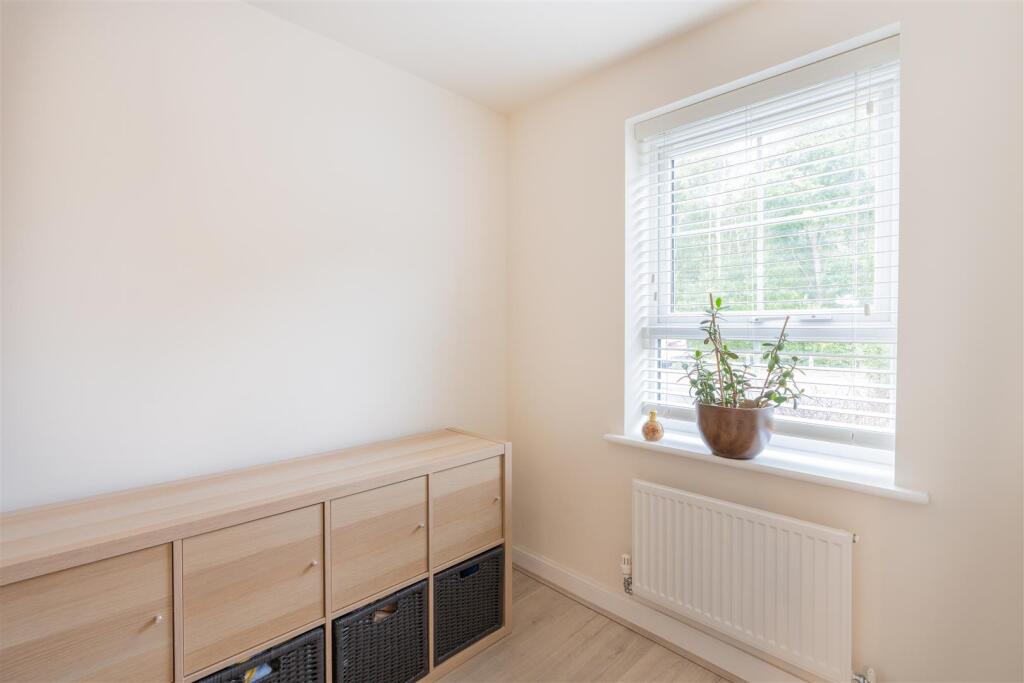 15 Dahlia Crescent-11.jpg