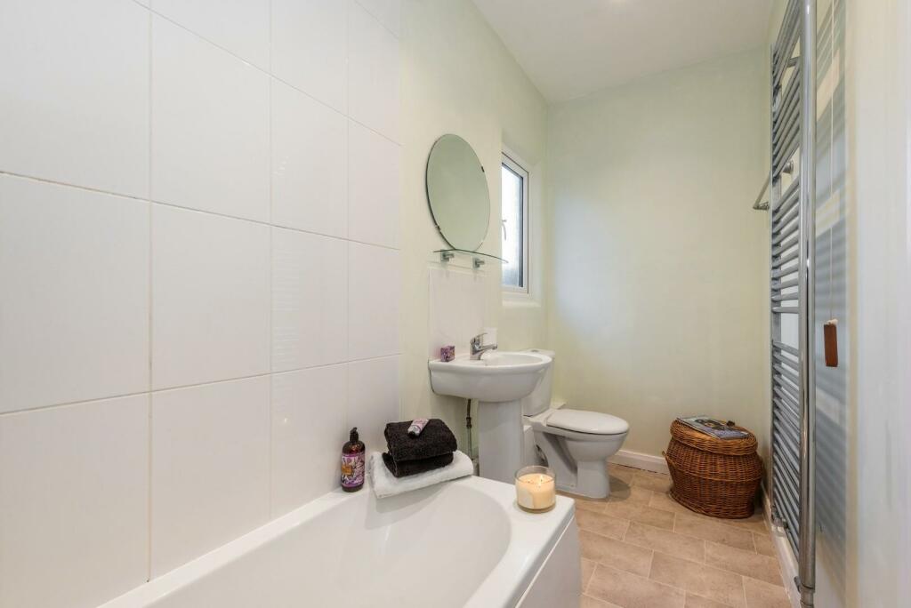 GFF 109 Heene bathroom-11.jpg