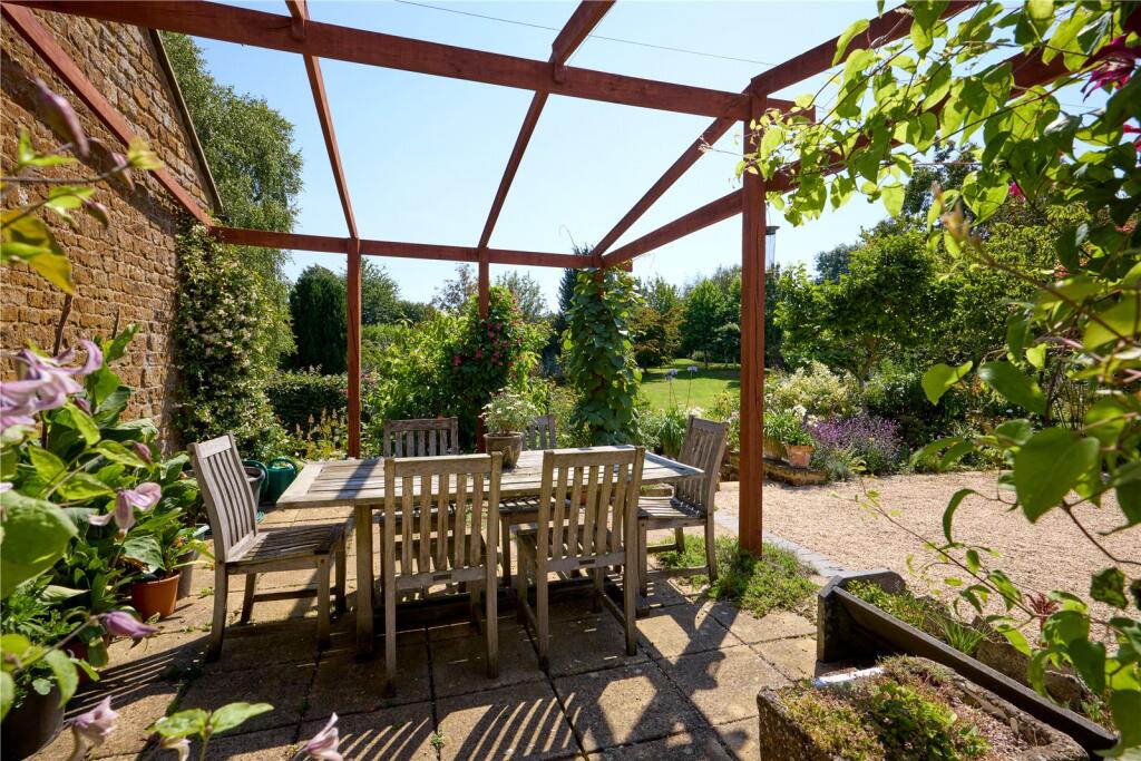 Pergola Seating