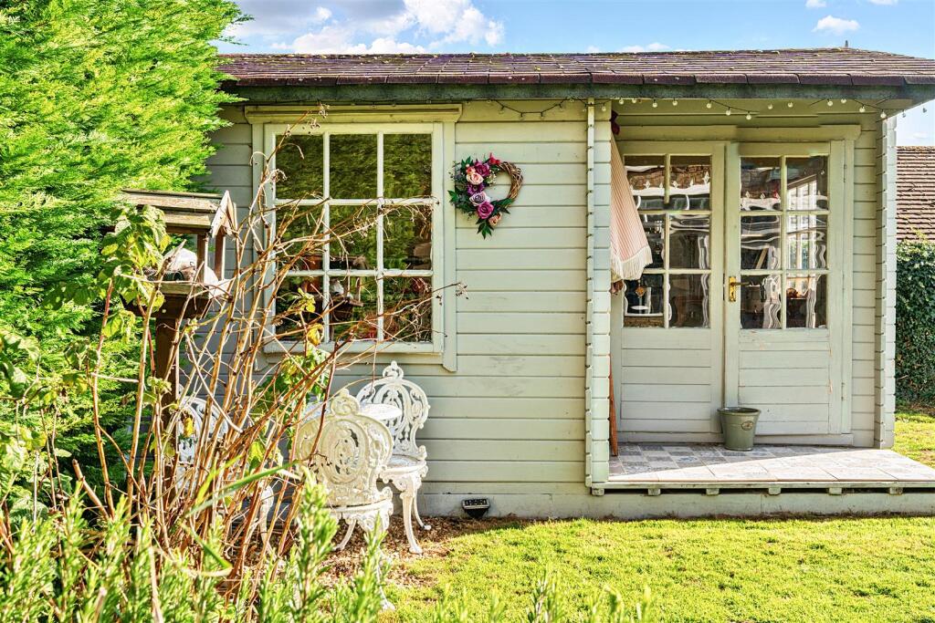 60a Careys Road, Pury End (9).jpg