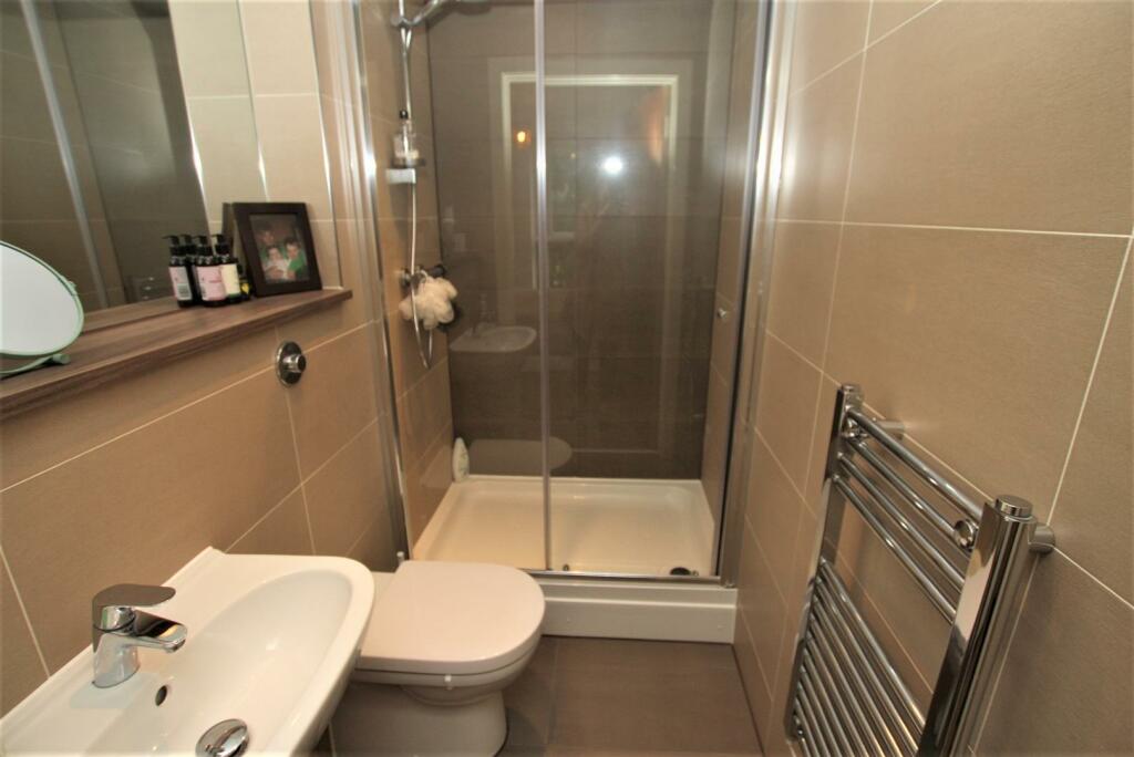 ensuite.jpg