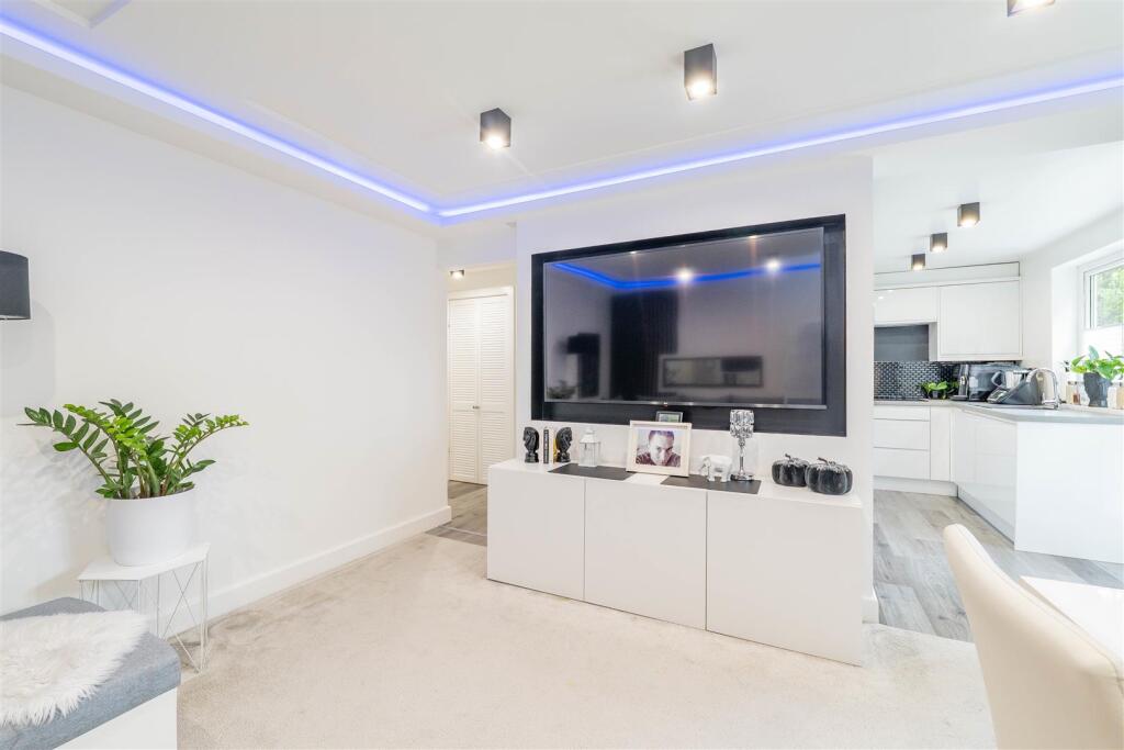 Lounge/Dining/Kitchen