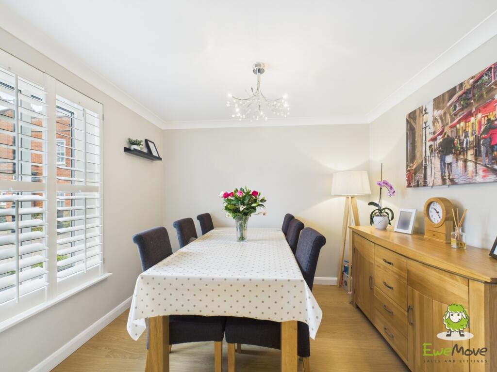 CAM03778G0-PR0181-STILL023