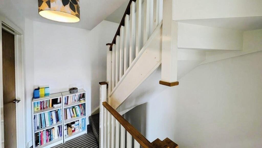 37 Hollybrook landing a.jpg