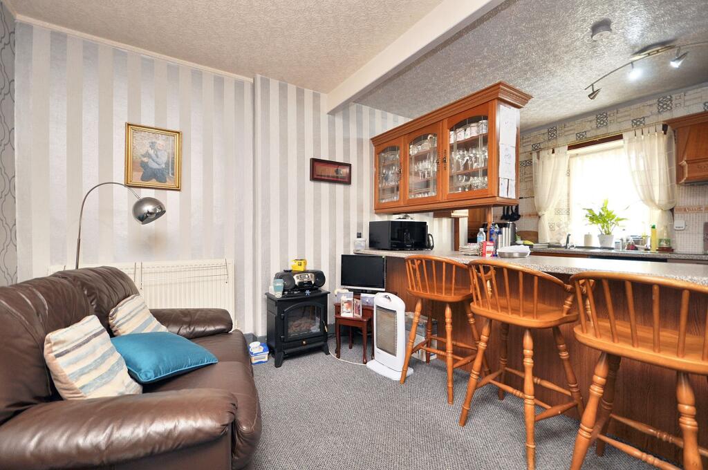 Kitchen/ Dining Area