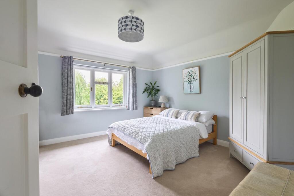 24 Queen Edith's Way 0408250036.jpg