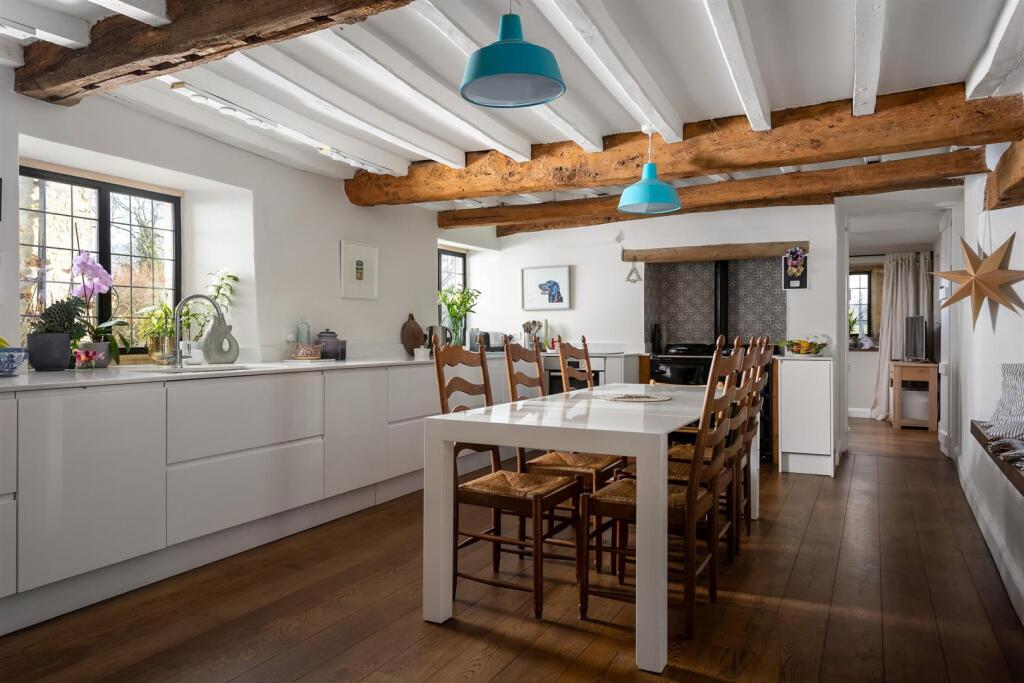 38 - Dowmans Farmhouse - GL53 9QY - Web.jpg