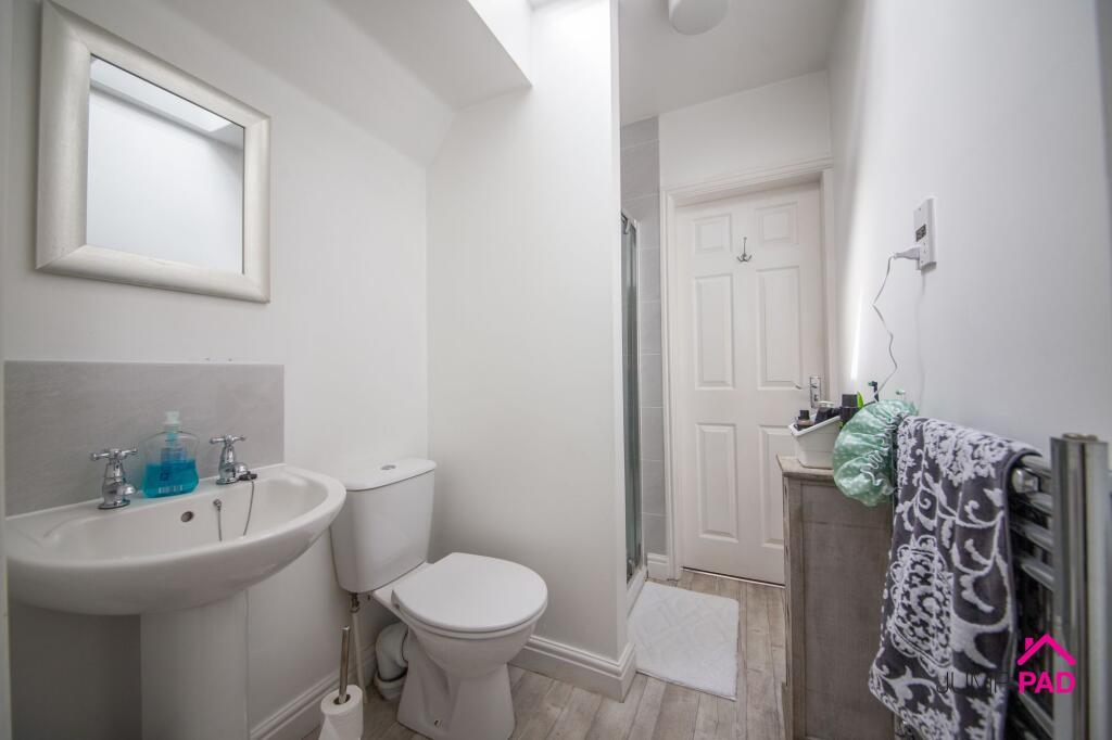 Jack-Jill Shower Room