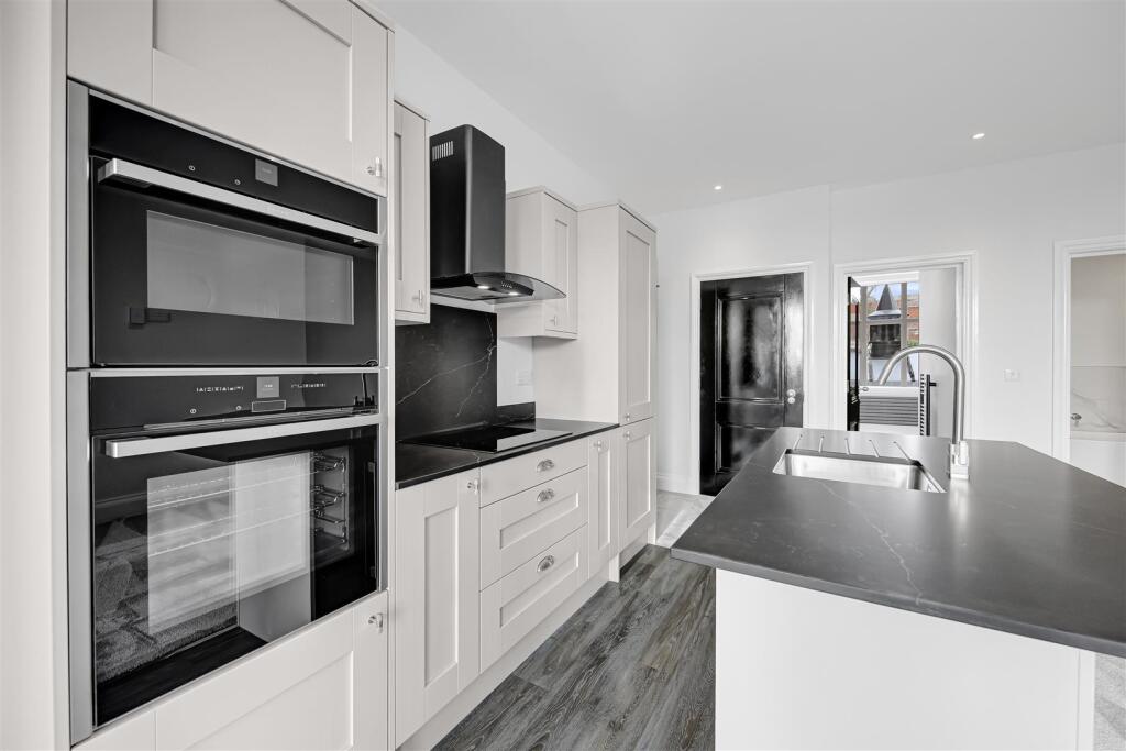 Kitchen Lounge Area