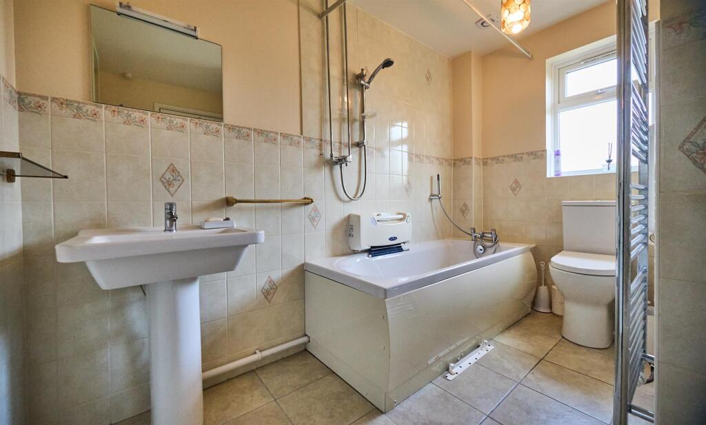 Rear Bathroom L Shaped