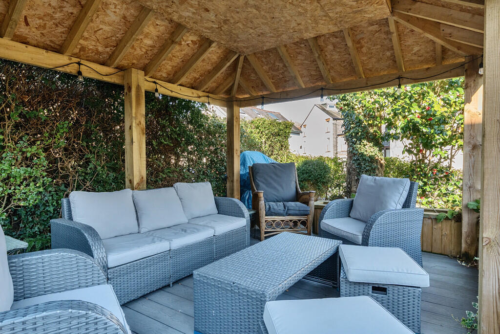 Outdoor Seating A...