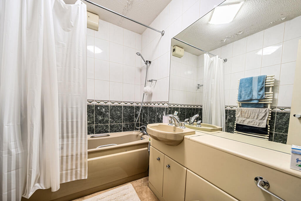 1370397-1-68fb984...