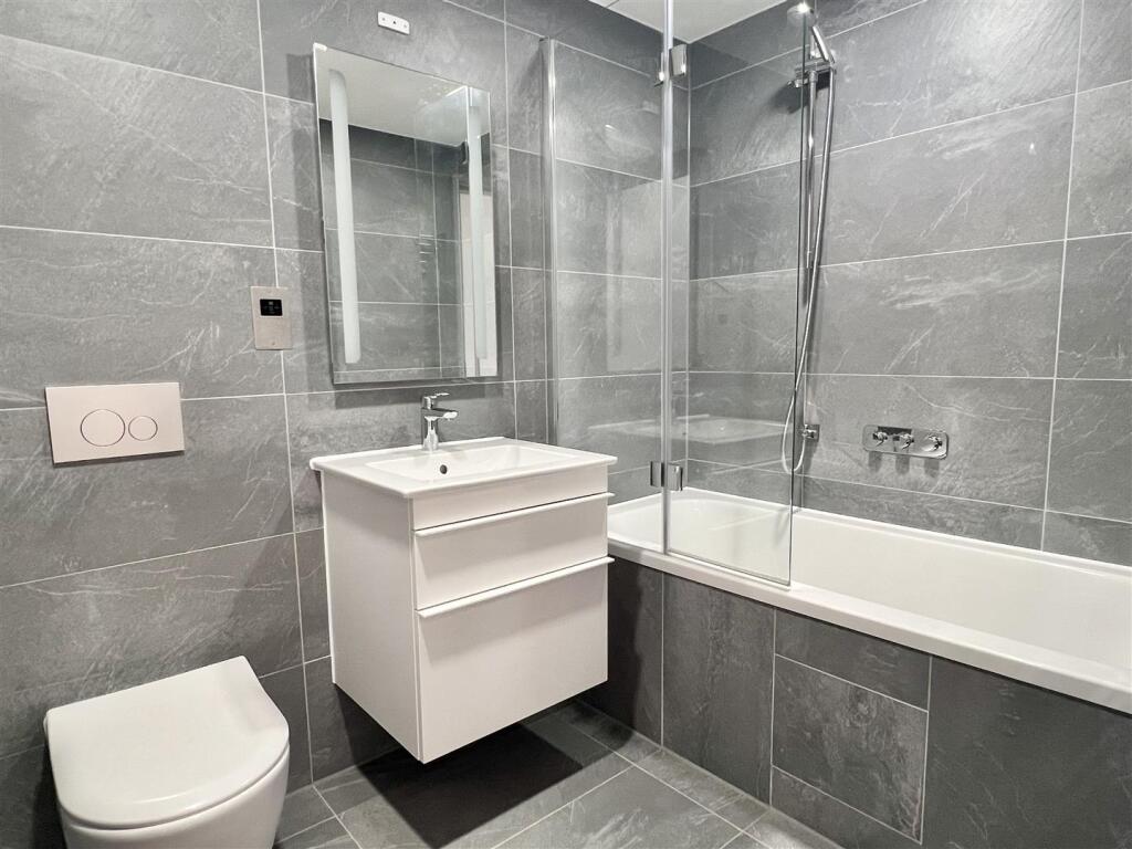 Family Bathroom: