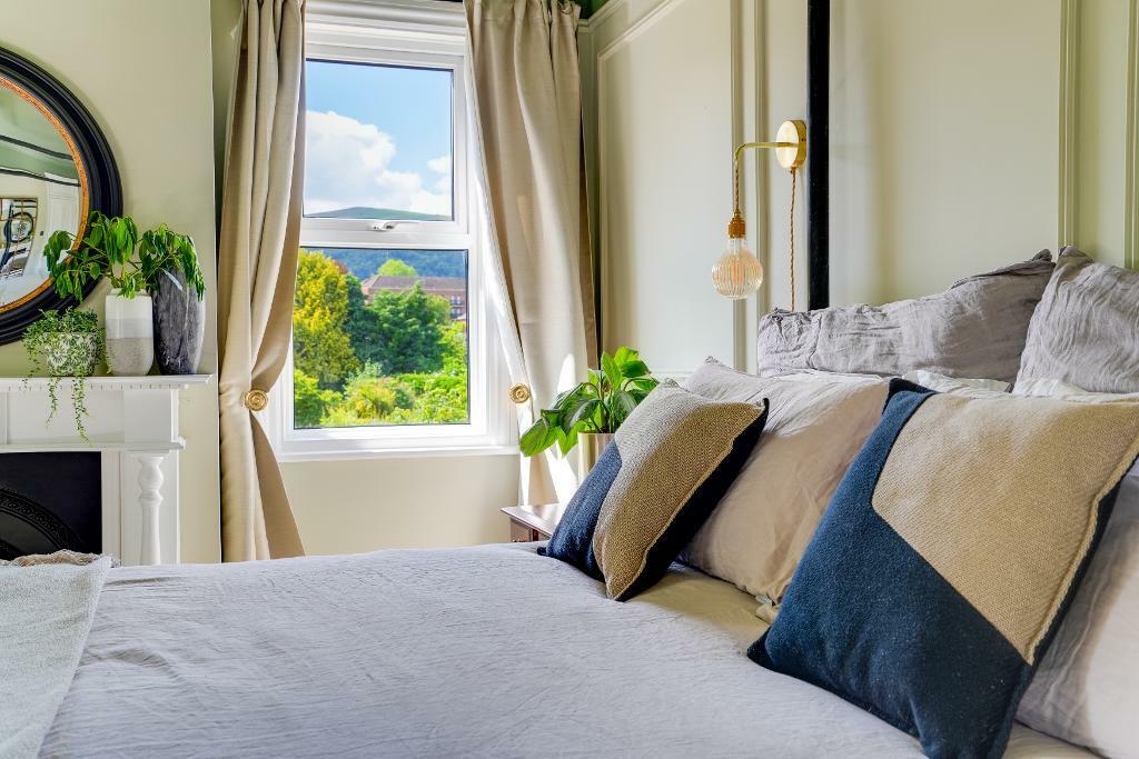 Main bedroom and Malvern Hill views