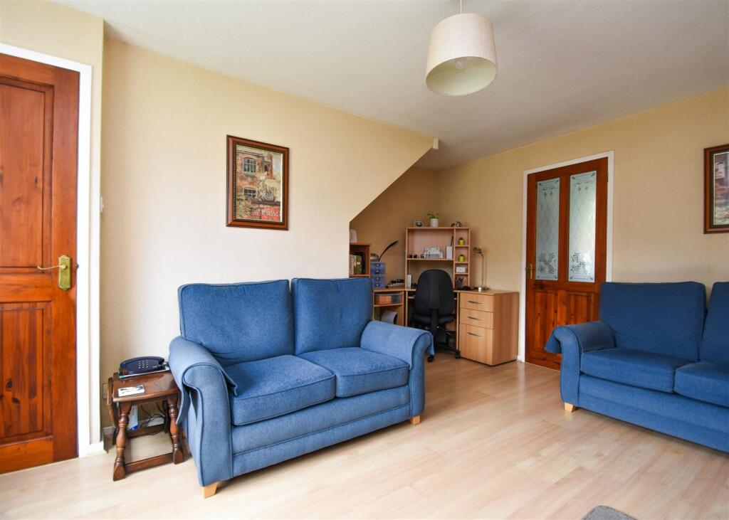 11 Quendale - Living Room.jpg