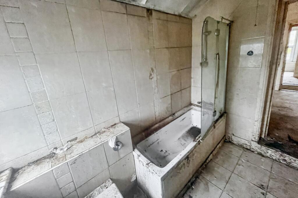 159 Kingston Road, Leatherhead, Surrey, KT22 7NX