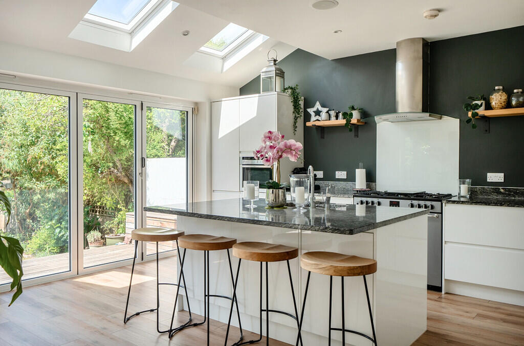 1290471-18-683d9a...