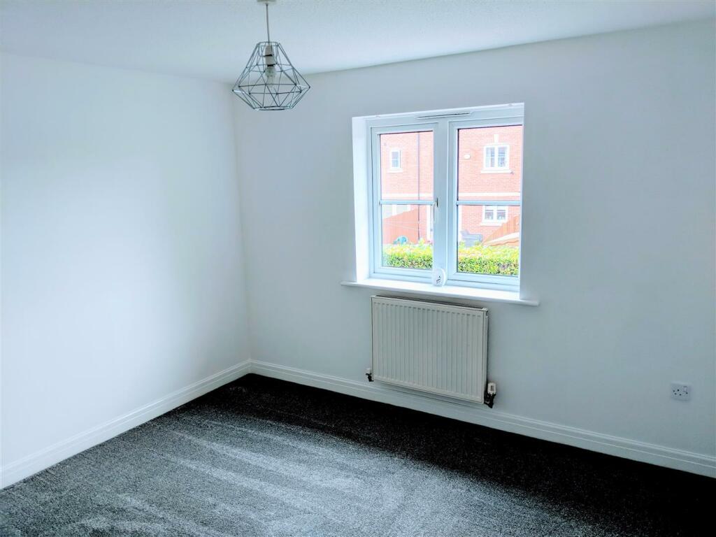 24 Bloomfield Close SK8 6RR Bed 1.jpg