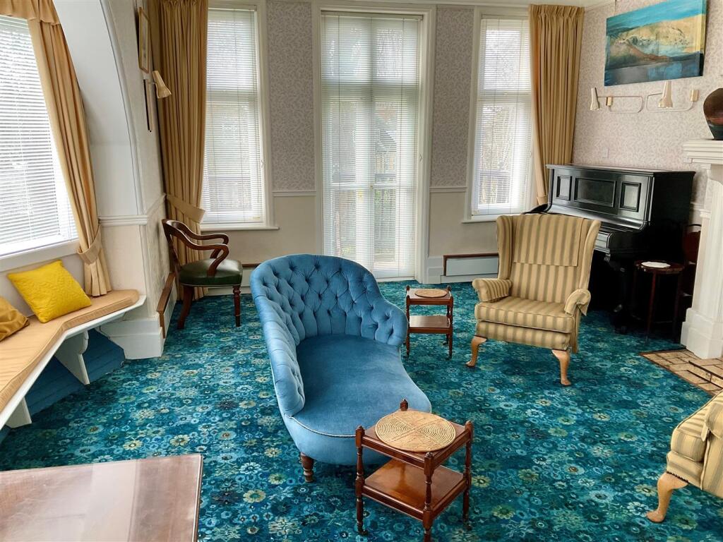 Drawing Room pic2.jpg