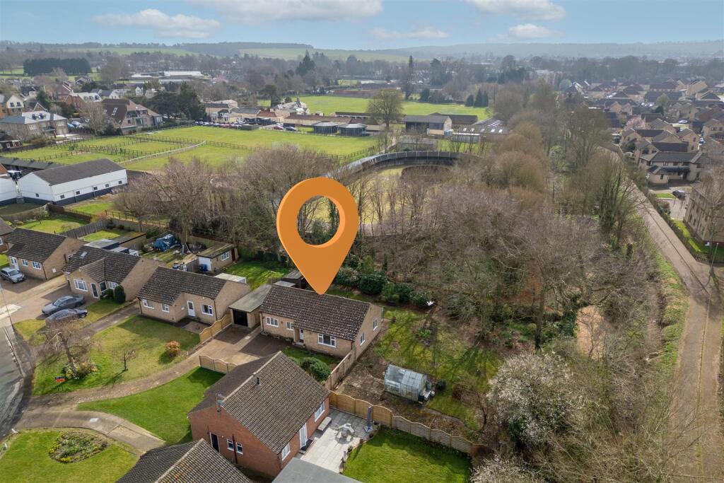 15 Elliott Cl, Newmarket--3.jpg