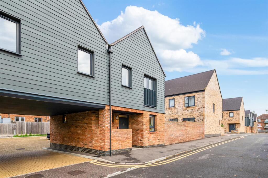 NAILSWORTH CRESCENT (14).jpg