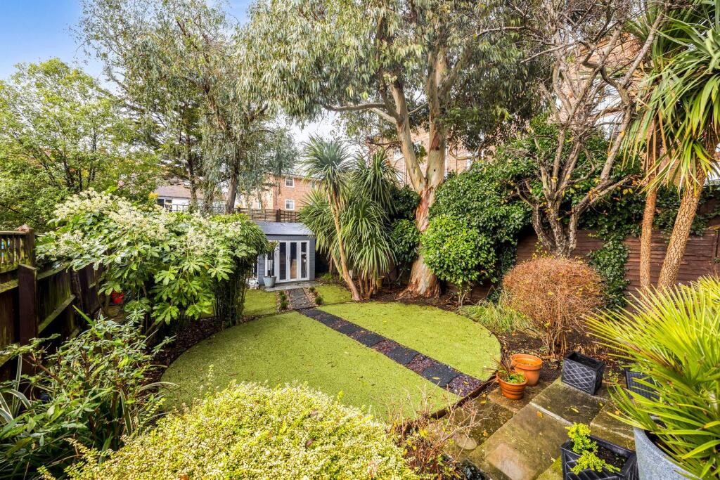 Woodhouse Road 48 GARDEN CIRCLE.jpeg