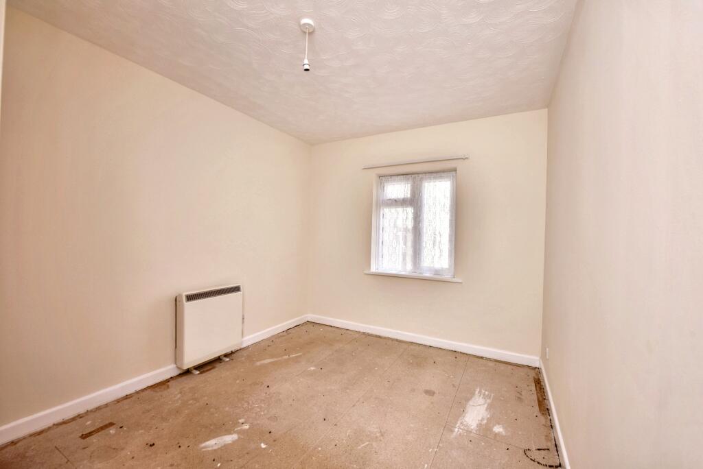 9A Oulton Hall, Marine Parade, Claton-on-Sea CO15 6JU