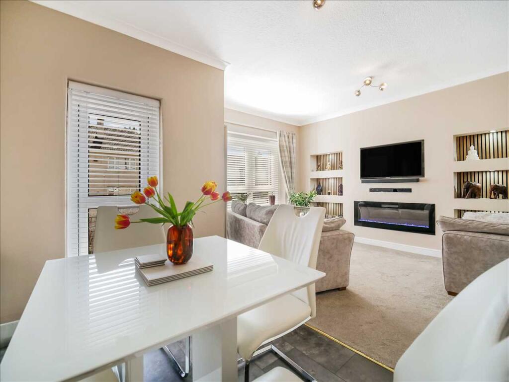 Dining Area (2)